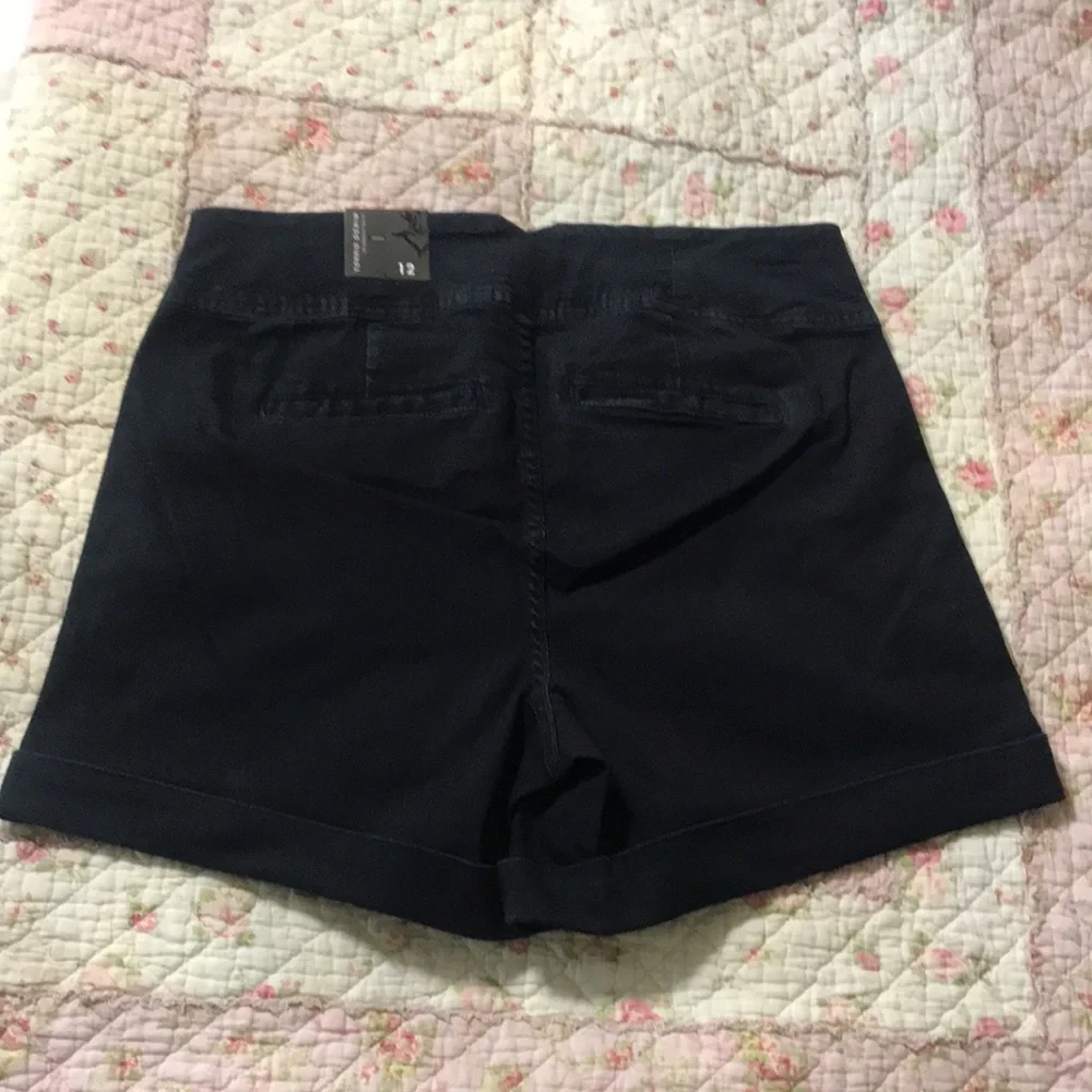 Torrid High-waisted Triple button Jean Shorts - Picture 2 of 13